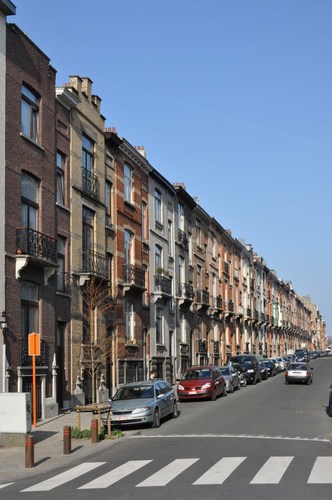 Rue Général Gratry, vue du côté pair depuis la rue de Linthout (photo 2011).