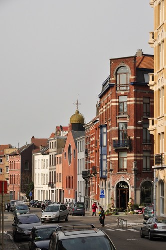 Rue du Noyer, vue du premier tronçon côté pair vers la chaussée de Louvain, 2011