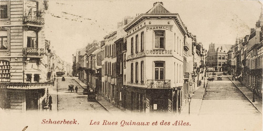 Vue de la rue des Ailes et de la rue Quinaux depuis la place du Pavillon (Collection Dexia Banque-ARB-RBC).