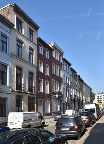 Rue Gendebien, vue du côté pair vers la place Gaucheret, 2016