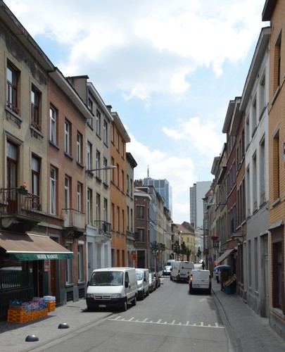 Rue Verte, vue depuis la rue Dupont vers le square Victoria Regina, 2014