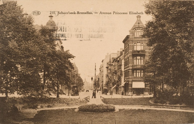 Avenue Princesse Élisabeth, vue depuis la place Eugène Verboekhoven (Collection Dexia Banque-ARB-RBC).