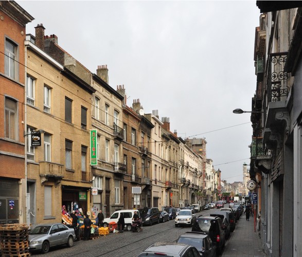 Rue Van Oost, vue vers la place Eugène Verboekhoven, 2013