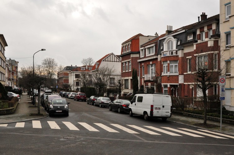 Rue des Pensées, vue du côté impair vers le boulevard Lambermont, 2012