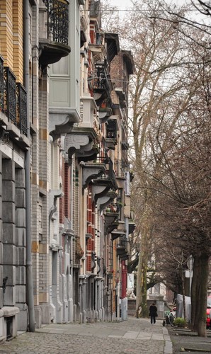 Avenue Jan Stobbaerts, vue du côté impair vers la place des Bienfaiteurs, 2011