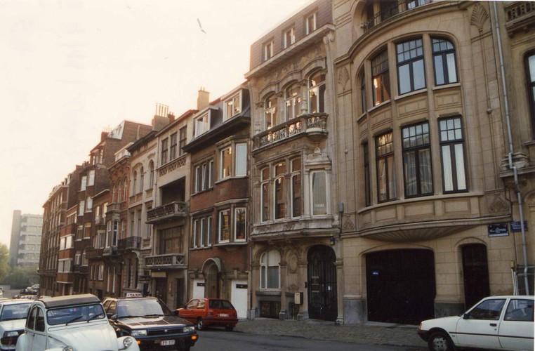 Rue Abbé Cuypers, enfilade côté impair depuis le square Princesse Jean de Mérode, 1993