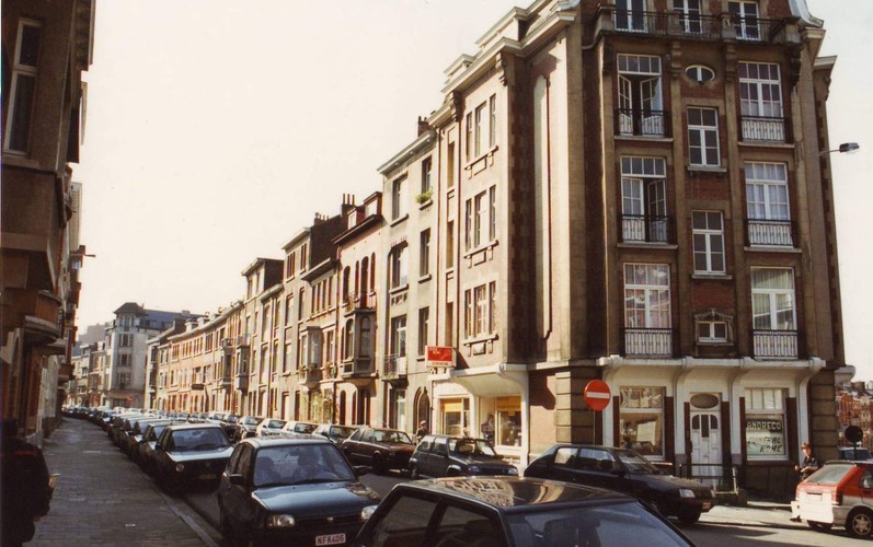 Vlieger Thieffrystraat, onpare zijde vanuit de Pervijzestraat, 1994