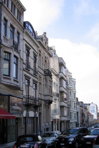 Rue des Bataves, côté pair, vue vers la rue Père de Deken, 2007