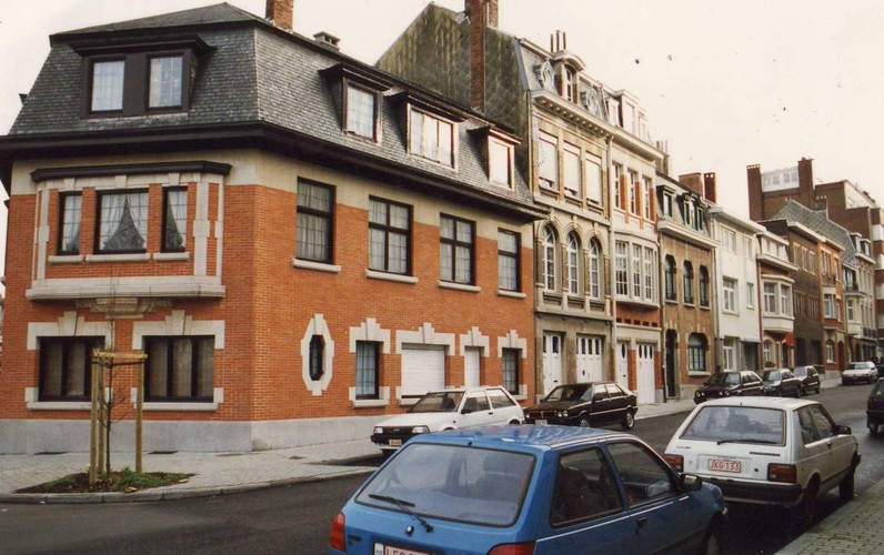 Bollandistenstraat, huizenrij pare zijde vanuit de Taxandriërsstraat, 1994
