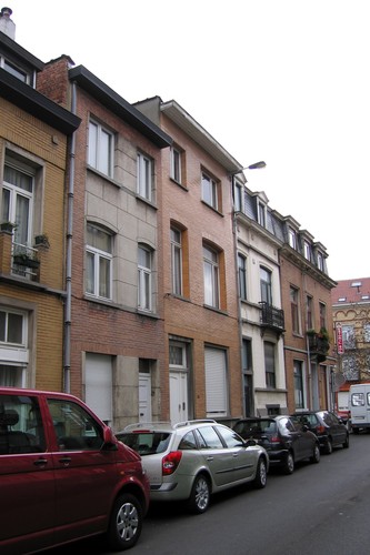 Rue du Brochet, derniers numéros côté pair, vers la rue de Theux, 2007