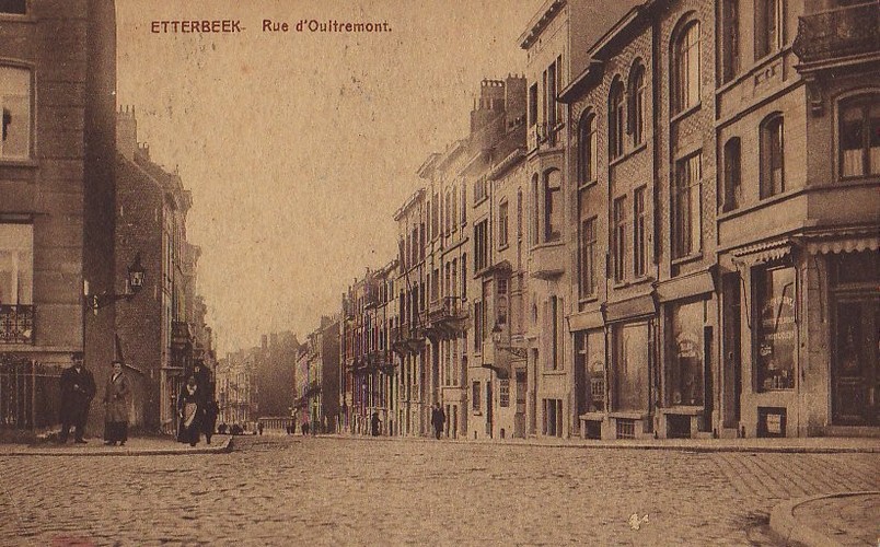 Rue d'Oultremont vue vers l'avenue de l'Yser, s.d. (Collection cartes postales Dexia Banque).