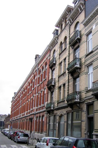 Rue Général Tombeur, côté pair, vue vers la place Saint-Pierre, 2007