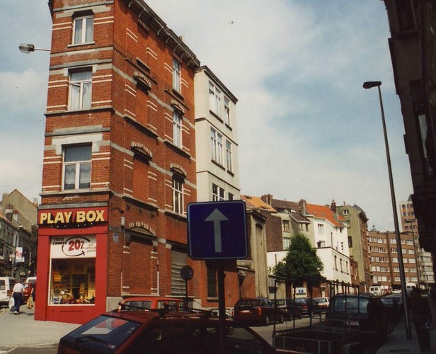 Rue de la Jonchaie, côté pair, vue depuis la place Saint-Pierre, 1994