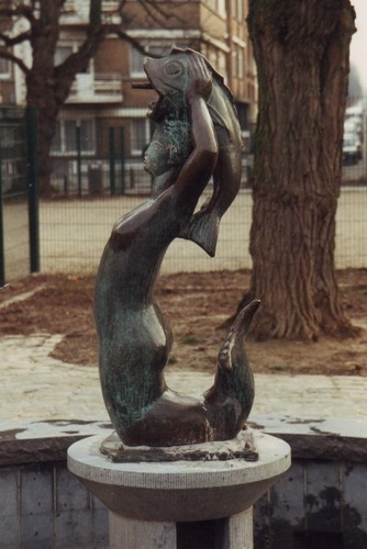 Square de Léopoldville, la sirène de la fontaine, 1994