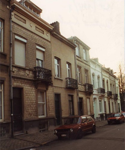 Richard Kipsstraat, huizenrij aan pare zijde naar Louis Hapstraat, 1993