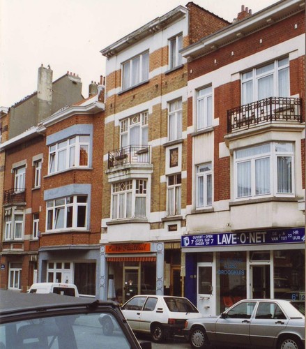 Rinsdelleplein, huizenrij ten oosten van het plein, 1993