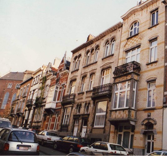 Trevierenstraat, huizenrij aan onpare zijde naar Stafhouder Braffortstraat, 1993