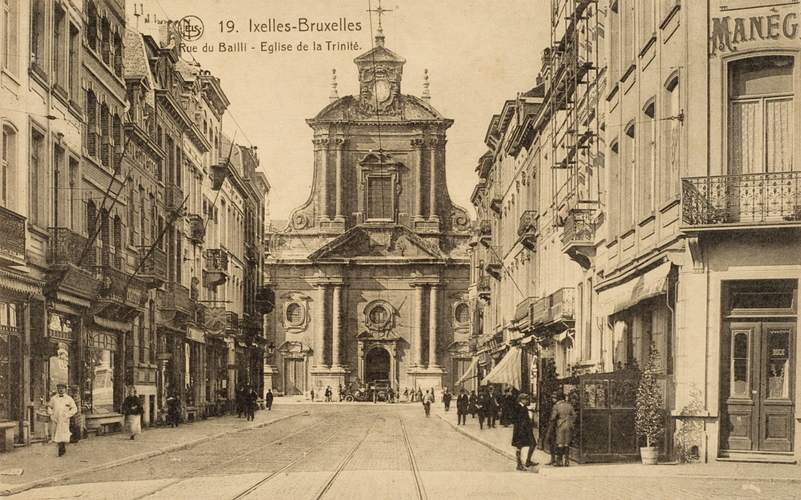Zicht op de Baljuwstraat richting Drievuldigheidskerk, begin 20e eeuw (Prentbriefkaartenverzameling Dexia Bank)