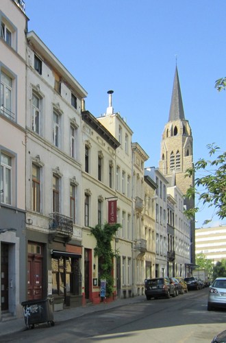 Rue du belvédère, vue du côté pair (photo 2010).