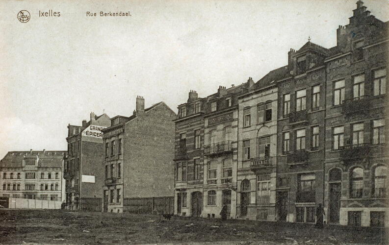 Rue Berkendael, fin du côté impair, vers 1910 (Collection de Dexia Banque).