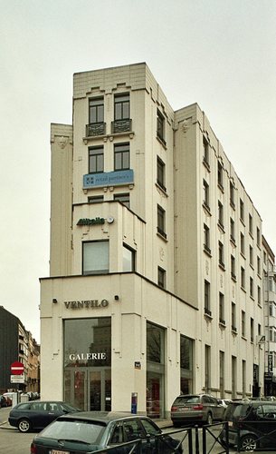 Rue Capitaine Crespel 2, ancienne banque, transformée en style Art Déco (architecte Albert Herent, 1928), 2009
