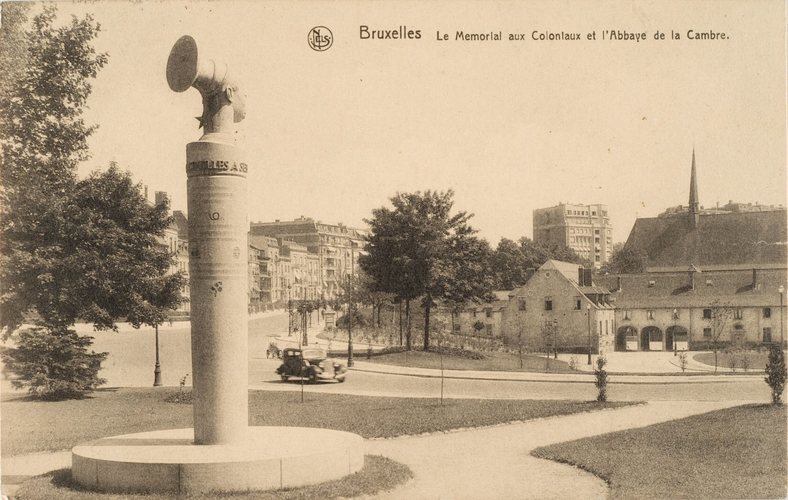 Square de la Croix-Rouge, Monument aux pionniers coloniaux de la commune d’Ixelles, s.d (Collection de cartes postales Dexia Banque).