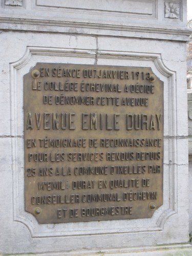 Avenue Émile Duray, plaque commémorative en hommage à Émile Duray (photo 2011).
