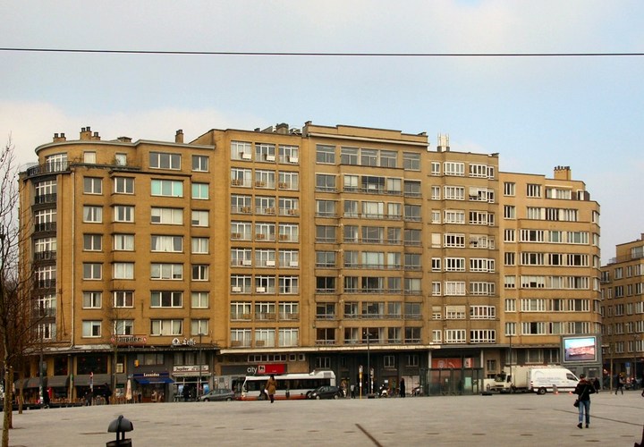 Place Eugène Flagey 11-12-13 à 1-2-3.