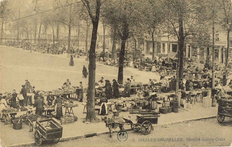 Eugène Flageyplein (vroeger Heilig-Kruisplein), markt (Prentbriefkaartverzameling Dexia Bank).