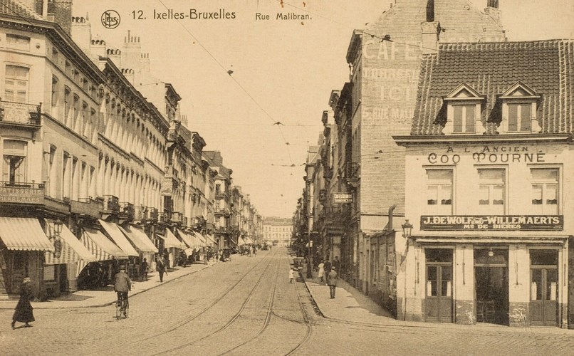 Rue Malibran, vue depuis la place E. Flagey vers la rue du Trône, vers 1900, (Collection Dexia Banque)