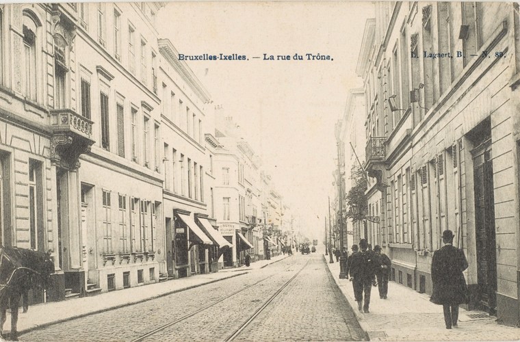 Rue du Trône (Collection de cartes postales Dexia Banque).