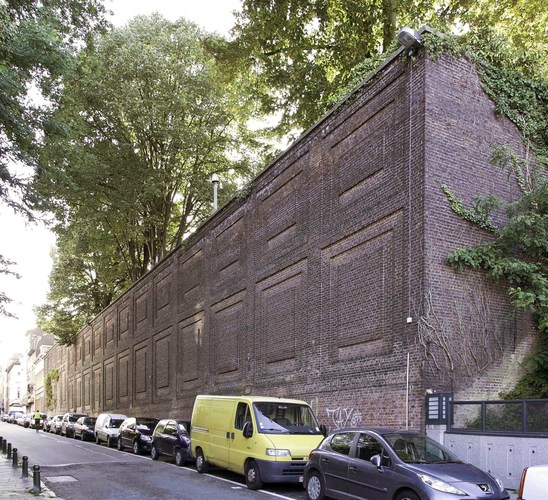 Rue du Viaduc, mur d’enceinte du couvent des Pères du Saint-Sacrement (Françoise Waltéry © MRBC - MBHG, 2011).
