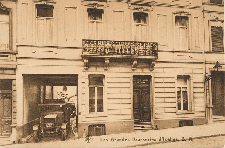 Chaussée de Vleurgat 82, les Grandes Brasseries d’Ixelles, entrée des bureaux, s.d. (Collection de cartes postales Dexia Banque).