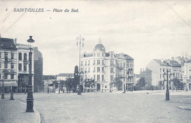 Avenue Adolphe Demeur, vue depuis l'anc. place du Sud, act. place Maurice Van Meenen (Collection cartes postales Dexia Banque, s.d.).