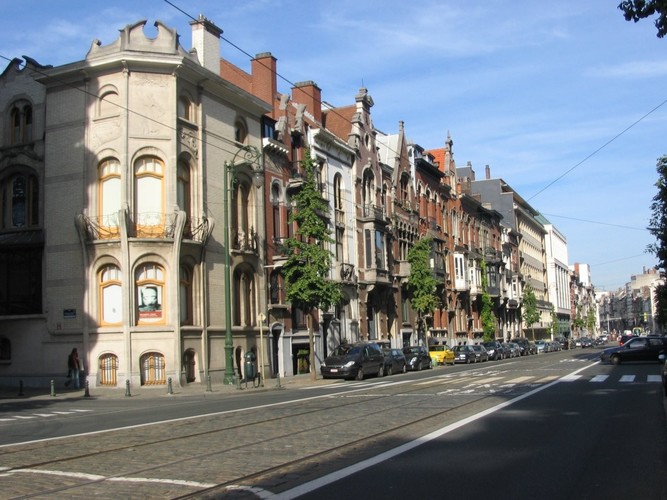 Avenue Brugmann, côté impair vue vers la chaussée de Waterloo (Saint-Gilles), 2005