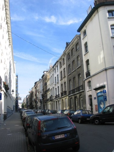 Rue Jourdan, côté pair vu depuis le croisement avec les rues de l'Hôtel des Monnaies et Berckmans, 2005
