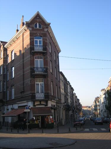 Rue de Serbie, vue depuis l'angle de la rue Fernand Bernier, côté pair, 2004