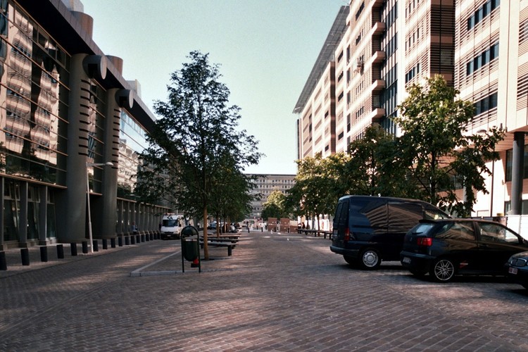 Place Victor Horta, vue vers la rue de France, 2004