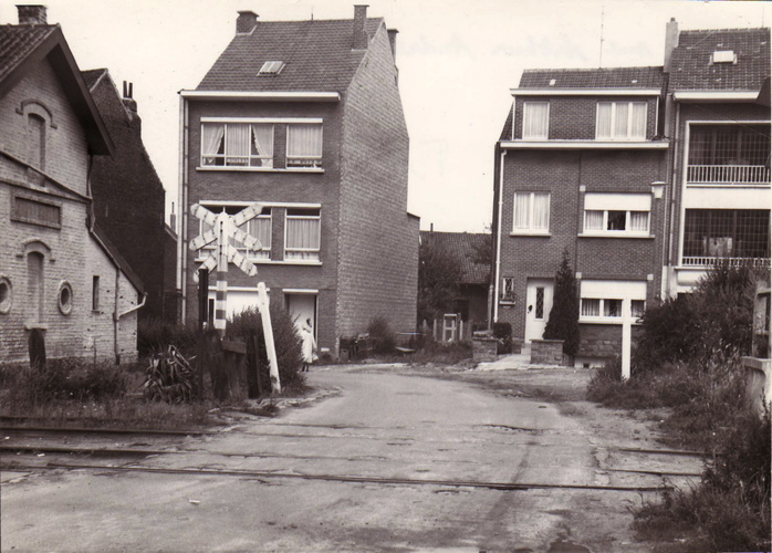 Passage à niveau rue Arthur André, avant la suppression du chemin de fer dans les années 1970, ACWSP/SP (fonds non classés)