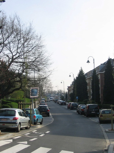 Avenue Général de Longueville, vue vers l’avenue Jules César depuis le carrefour avec la rue Roger Vandendriessche, 2007