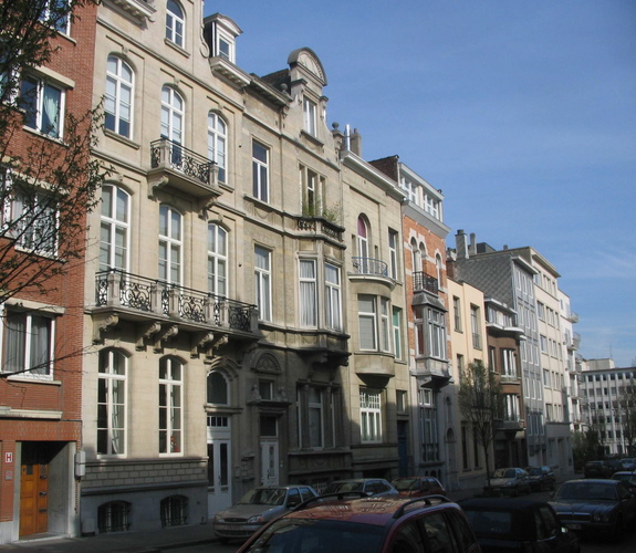Rue André Fauchille, enfilade de maisons du côté impair, vers l’avenue de Tervueren, 2007