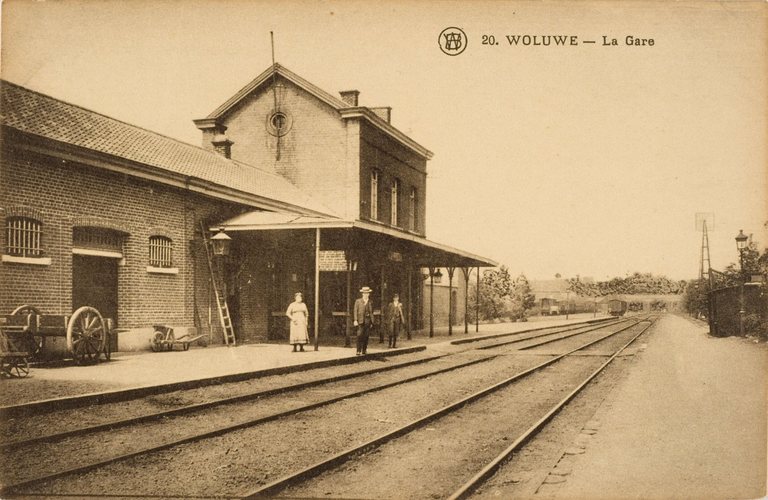 Place de la Gare. Vue sur les voies et les quais de l'ancienne gare de Woluwe, s.d (Collection de Dexia Banque-ARB-RBC).
