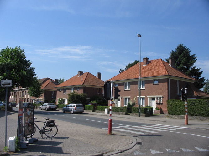 Grensstraat, dubbelwoningen n.o.v. arch. Paul Posno, 2005