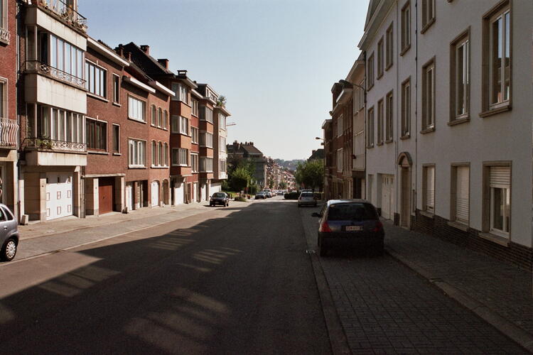 Avenue Charles Thielemans, vue depuis le carrefour avec l’avenue du Val d’Or, 2005