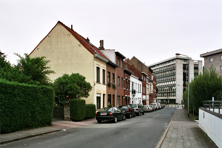 Louis Thysstraat, oude bebouwing in tweede deel van de straat, 2005
