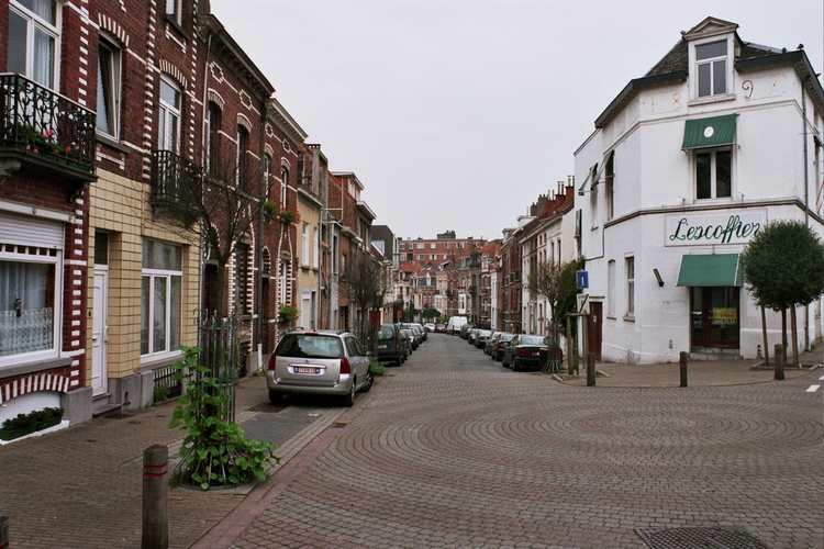 Louis Titecastraat van op het kruispunt met Jean Wellensstraat en René Declercqstraat, 2005