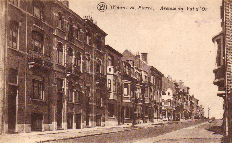 L’avenue du Val d’Or dans les années 1930 (Collection cartes postales Dexia Banque, s.d.)