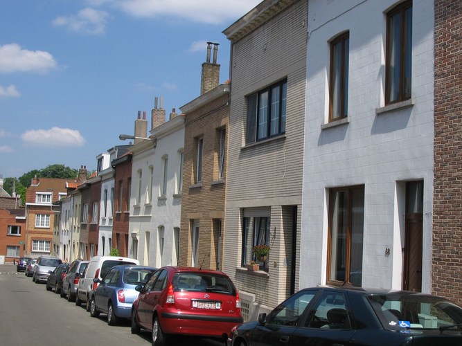 Rue Van Bever, vue du côté pair du premier tronçon, 2008