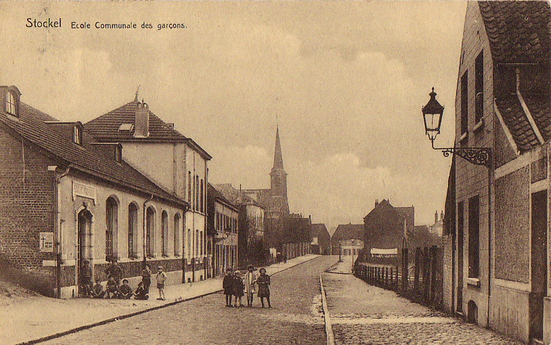 L’école de la rue Vandermaelen au début du XXe siècle (ACWSP/SPC carte postale inv. 140)