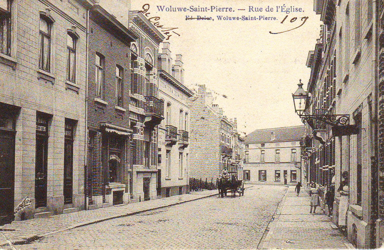 La rue Paul Wemaere dans les années 1900 (Collection cartes postales Dexia Banque, s.d.)